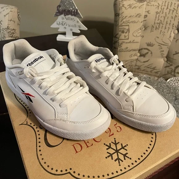 Mens Reeboks - Picture 2 of 4